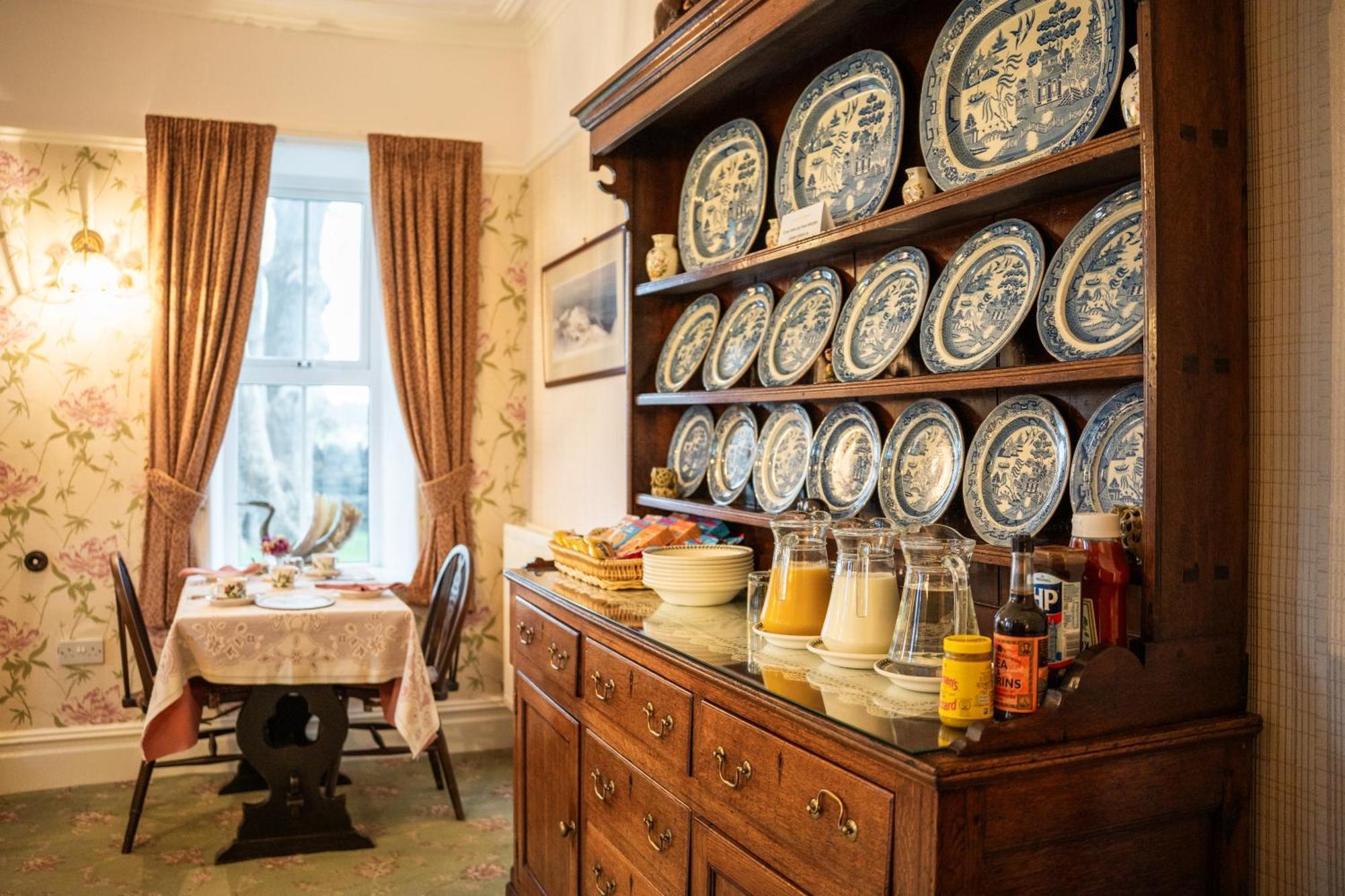 Gwrach Ynys Country Guest House 할레흐 외부 사진